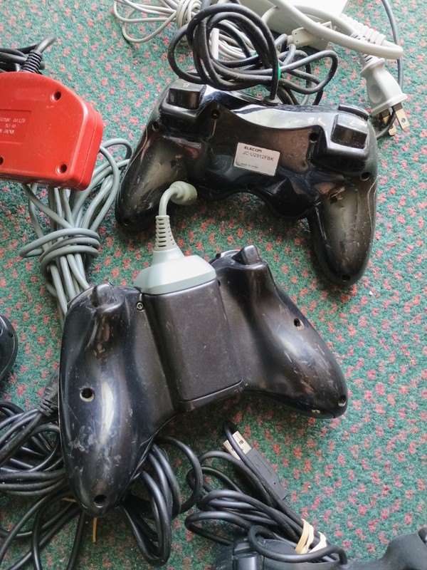 Lot of different controllers Nintendo Famicom HORI HJ-10 Xbox 360 Untested PARTS gallery