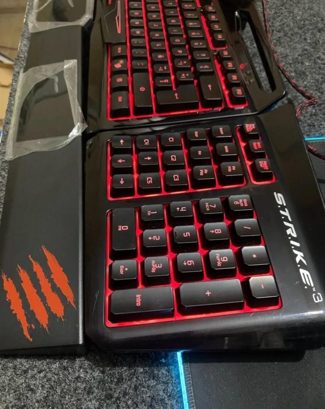 Mad Catz STRIKE 3 Gaming Keyboard RGB Backlit PC Wired USB Membrane