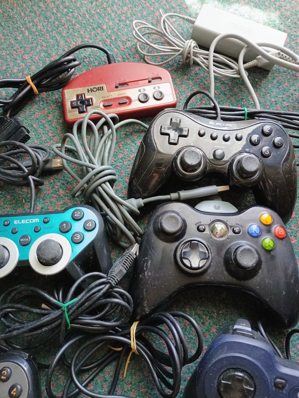 Lot of different controllers Nintendo Famicom HORI HJ-10 Xbox 360 Untested PARTS gallery