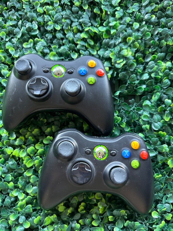Microsoft Xbox 360 Wireless Controller – Glossy Black Lot of 2