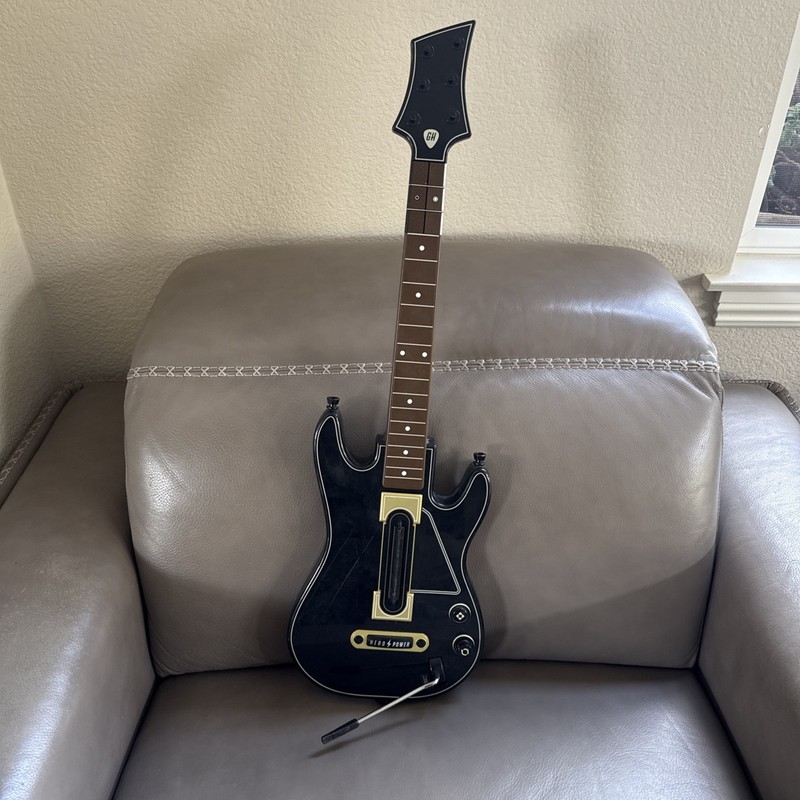 GUITAR Activision Guitar Hero Wireless w/ Strap 000654 NO DONGLE