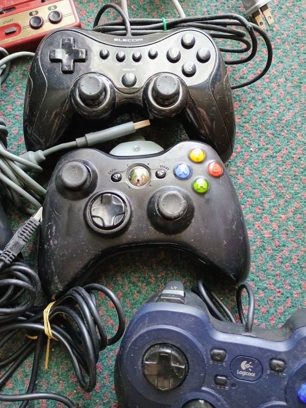 Lot of different controllers Nintendo Famicom HORI HJ-10 Xbox 360 Untested PARTS gallery