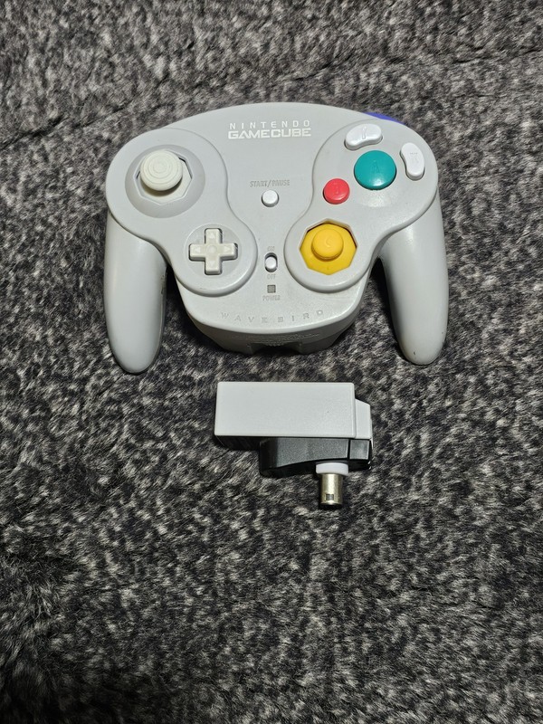 Nintendo DOLABLG2 WaveBird Wireless Controller – Grey
