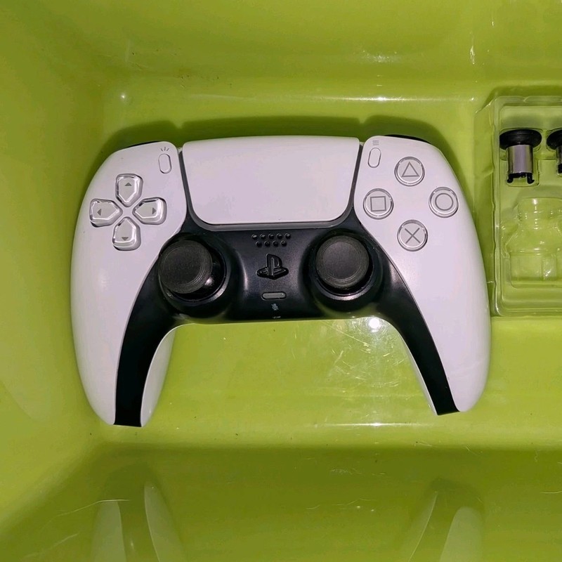 Gulikit TMR 720° Tension Adjustable Dualsense PlayStation 5 controller