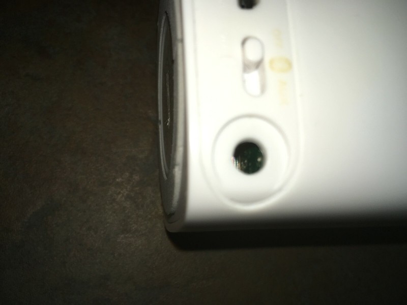 Pillips Wireless Bluetooth Speaker: Broken: For Spare Parts: Aux Port Broken gallery