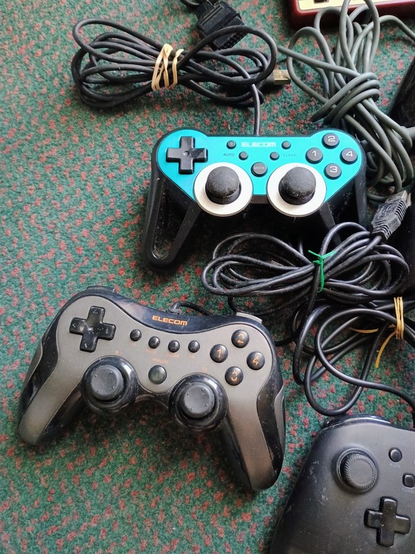 Lot of different controllers Nintendo Famicom HORI HJ-10 Xbox 360 Untested PARTS gallery