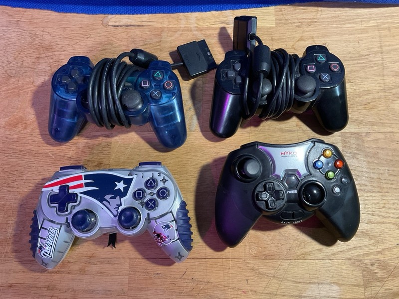 Lot of 17 Miscellaneous Game Controllers Nintendo, PlayStation, Other. UNtested gallery