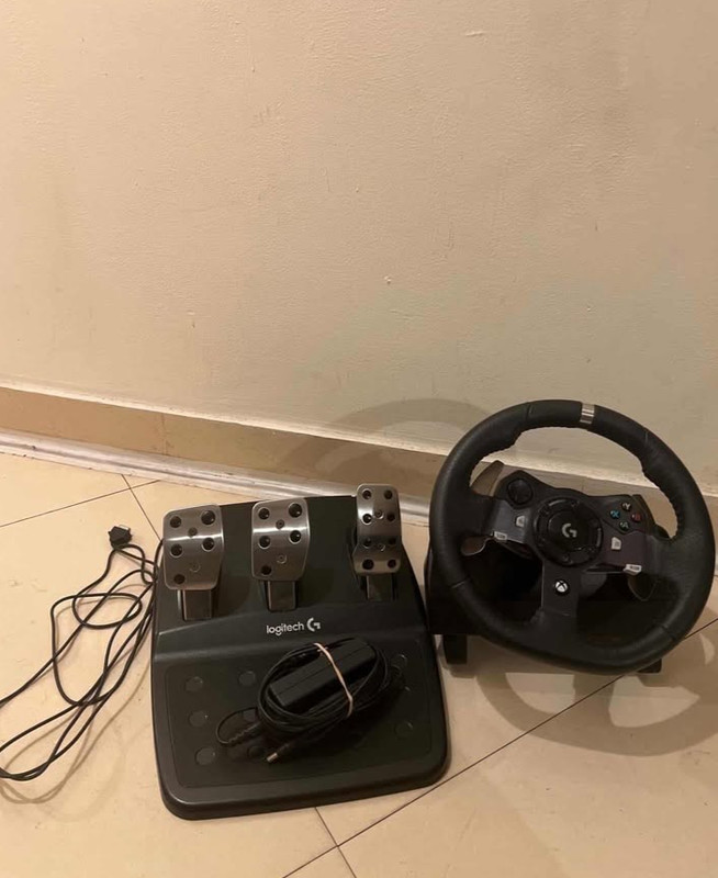 Logitech G920 Driving Force Racing Wheel – Black Xbox/PC