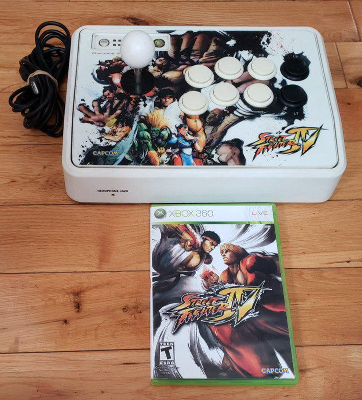 Mad Catz Capcom Xbox 360 Street Fighter IV Arcade Fight Stick USB + Game *READ