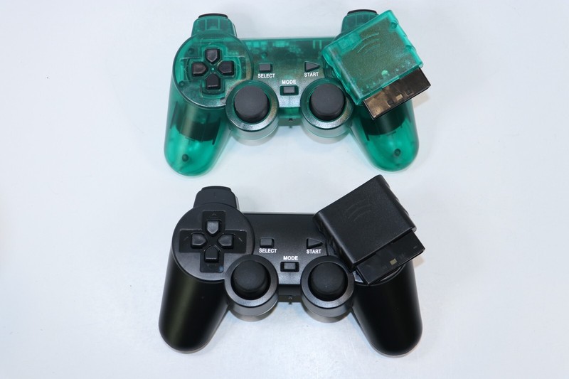 PLAYSTATION 2 PS2 Dual Vibration WIRELESS Controller CLEAR GREEN/BLACK SET OF 2