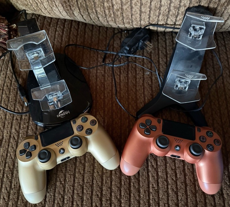 Sony PS4 DualShock 4 Gold Rose Gold 2 Controllers OEM Tested 2 Charging Docks