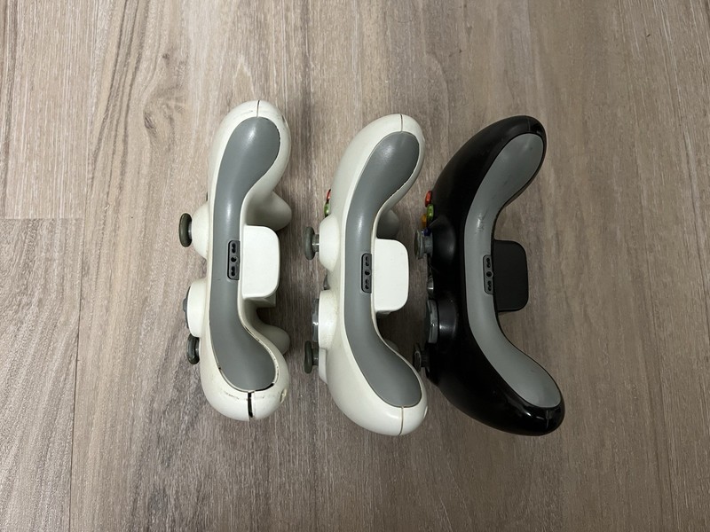 Lot Of 3 OEM Microsoft Xbox 360 Wireless Controllers Genuine gallery
