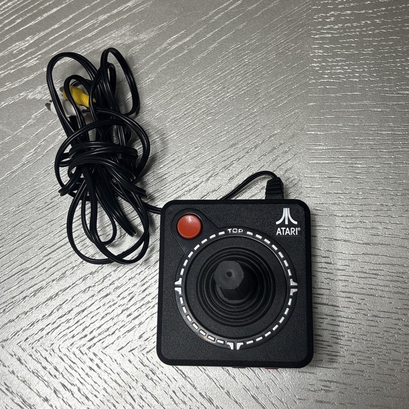 Atari 2600 Plug and Play Joystick w 10 built in games JAKKS Pacific 2002 Tested