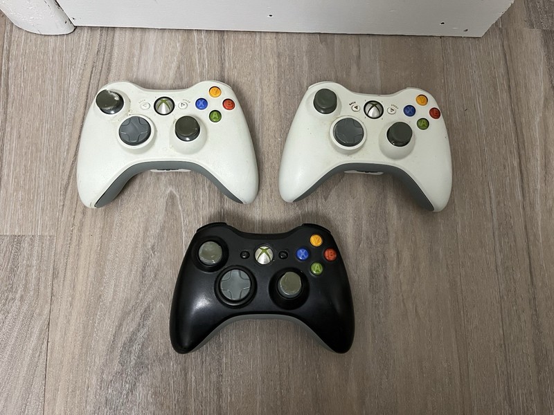 Lot Of 3 OEM Microsoft Xbox 360 Wireless Controllers Genuine