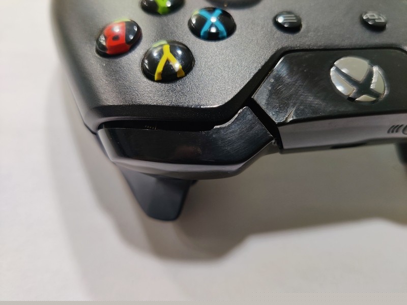 (2) Used Xbox One Controllers Working One Only 38 Hours On It Microsoft Black gallery