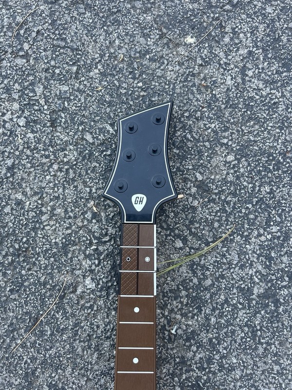 2 Guitar Hero Warriors of Rock Wireless Guitars for Wii No Dongles gallery