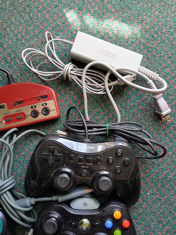 Lot of different controllers Nintendo Famicom HORI HJ-10 Xbox 360 Untested PARTS gallery