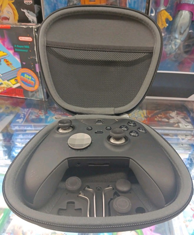 Xbox Elite Controller Series 2 W/Carrying Case NO CORD Missing Some Pcs see Pics