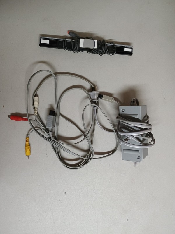 Nintendo Wii Accessories: Power Adapter, Sensor Bar & A-V Cable. TESTED!