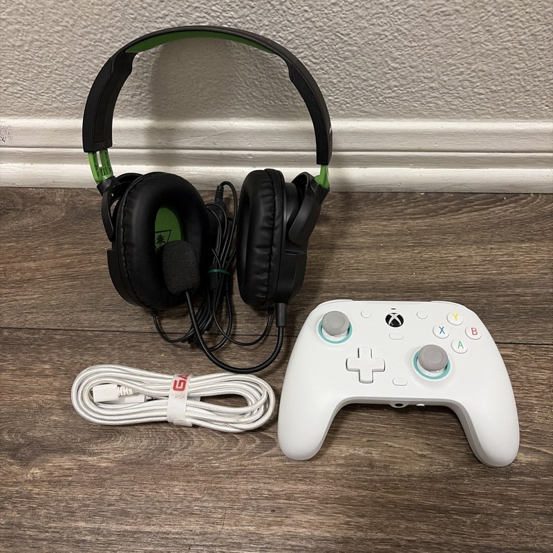 GameSir G7 SE Xbox Gaming Controller for Xbox – White + Headphones