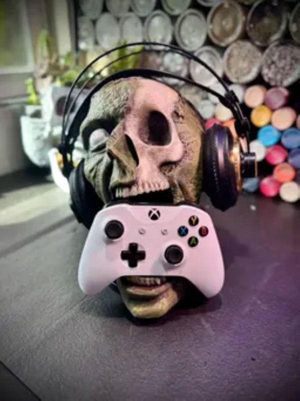 Zombie Skull Headphone and Controller Holder – Gothic Gaming Accessory