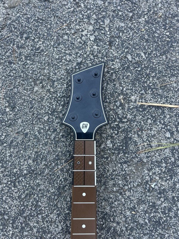 2 Guitar Hero Warriors of Rock Wireless Guitars for Wii No Dongles gallery
