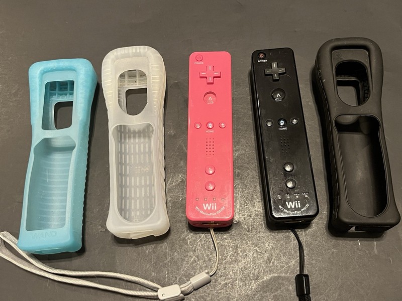 2 Nintendo Wii Remote Controller Remote Motion Plus Inside Black Pink Tested