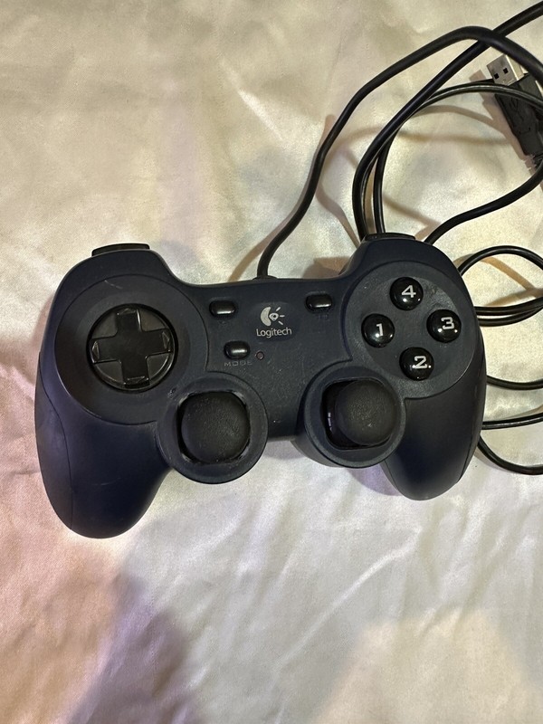 Logitech Dual Action Gamepad Controller USB blue PC gaming video game controller