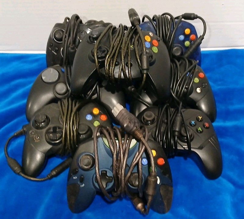 Original Xbox OEM Black Controller Lot of 8 Untested Remote Controls Wired