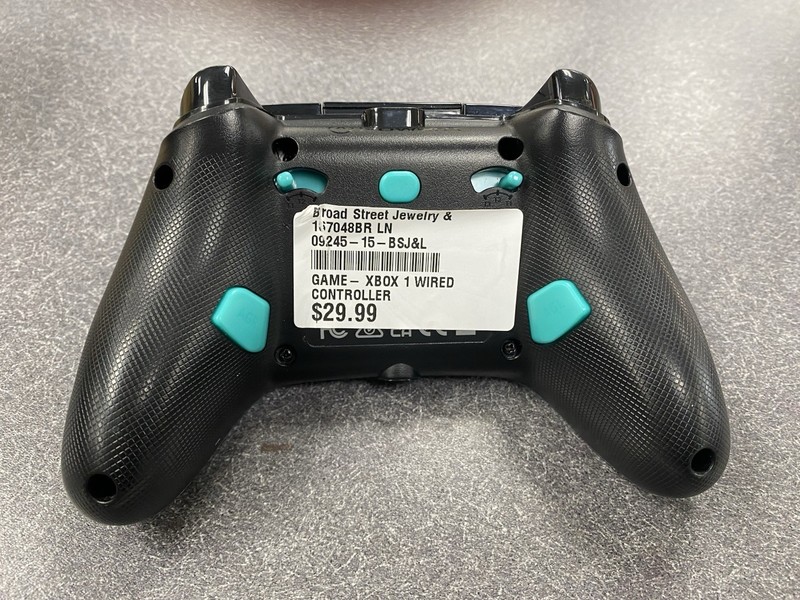 Xbox 1 Wired Controller Model XBGPADWI gallery