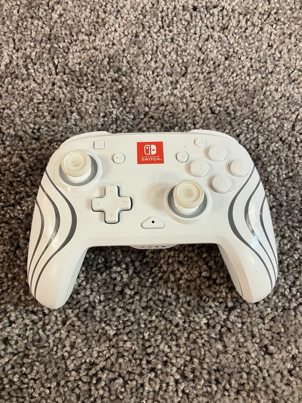 PDP Gaming Afterglow Wave Wireless Nintendo Switch Pro Controller White-Used