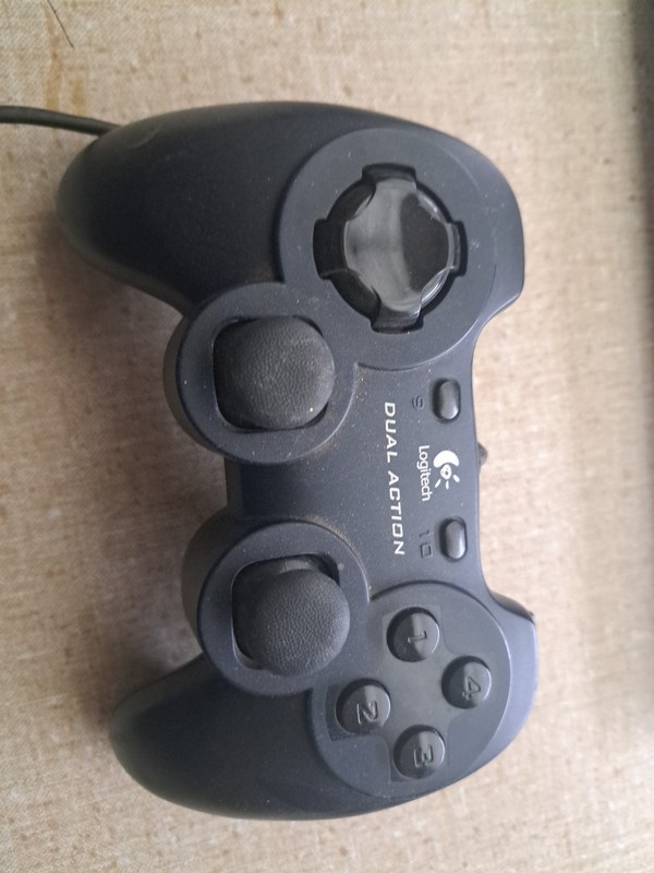 Logitech Dual Action (963292-0403) Gamepad