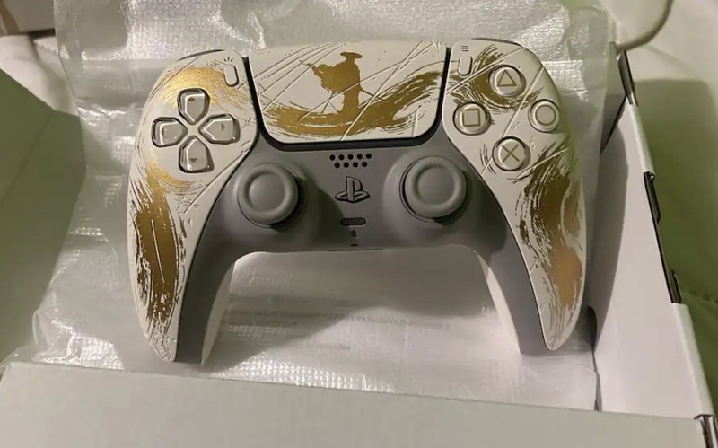PS5 DualSense Controller - Ghost of Yotei [Gold Limited Edition] NEW Unopened gallery