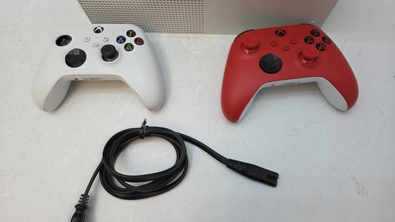 Microsoft Xbox One S 1681 Digital Edition 1TB White Video Game Console Bundle gallery