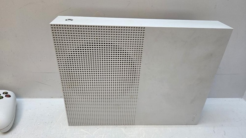 Microsoft Xbox One S 1681 Digital Edition 1TB White Video Game Console Bundle gallery