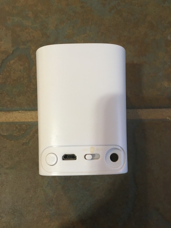 Pillips Wireless Bluetooth Speaker: Broken: For Spare Parts: Aux Port Broken gallery