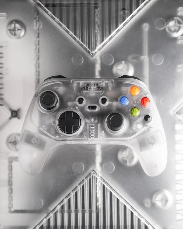Retro Fighters Hunter Wireless Controller Crystal – Brand New -Xbox, Switch, PC