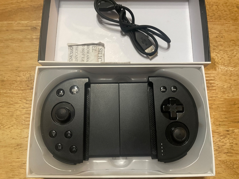 M1 Bluetooth Gaming Controller for Cellphone (wireless retractable controller) gallery