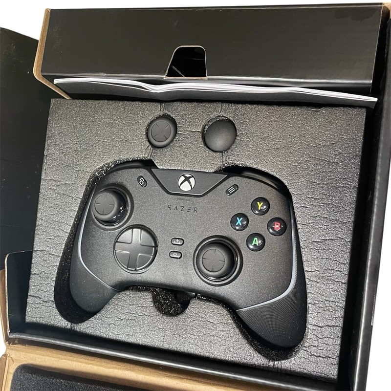 Razer Wolverine V2 Chroma Wired Controller For Xbox Series X | S, Xbox One, PC gallery