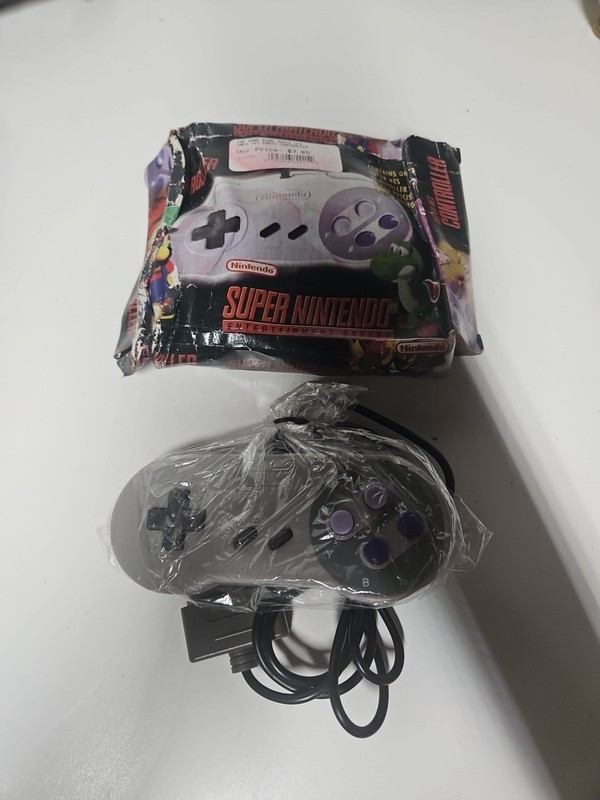 Super Nintendo SNES Controller OEM SNS-005 New in Original Pack-in Packaging
