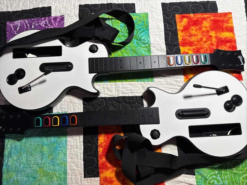 Lot Of 2 Nintendo Wii Guitar Hero Gibson Les Paul White Wireless Guitar