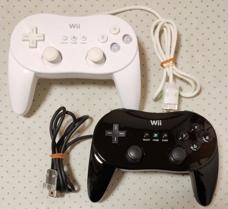 Nintendo Wii Classic Controller Pro White & Black Set Authentic Tested Japan