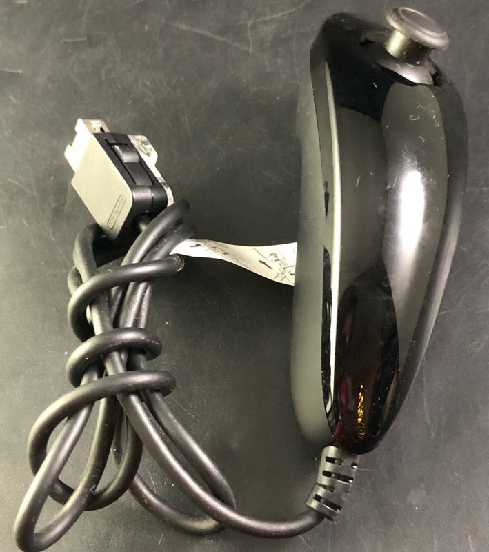 Nintendo Nunchuk (RVLAFK2) Navigation Controllers/Nunchucks Va8