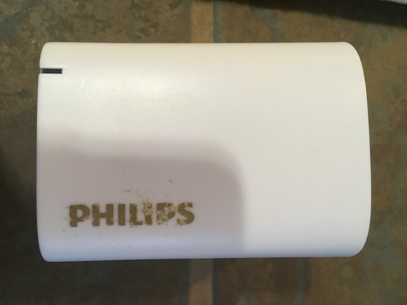 Pillips Wireless Bluetooth Speaker: Broken: For Spare Parts: Aux Port Broken