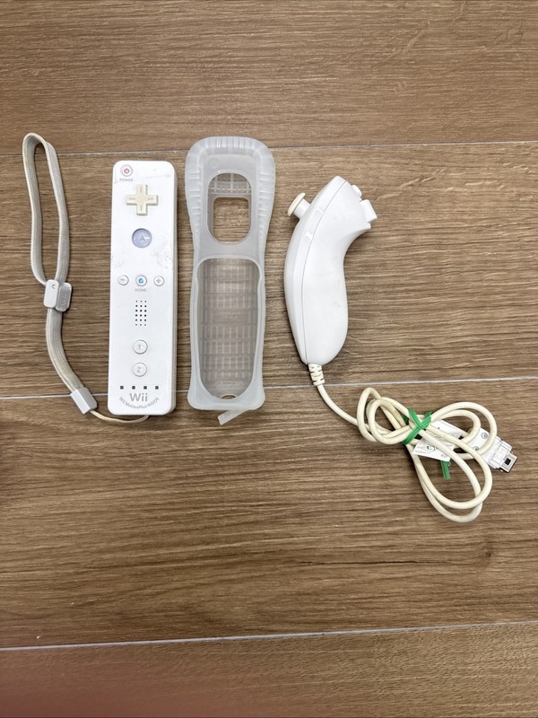 OEM Nintendo Wii Motion Plus Inside Controller RVL-036 W/Nunchuck/Strap & Sleeve