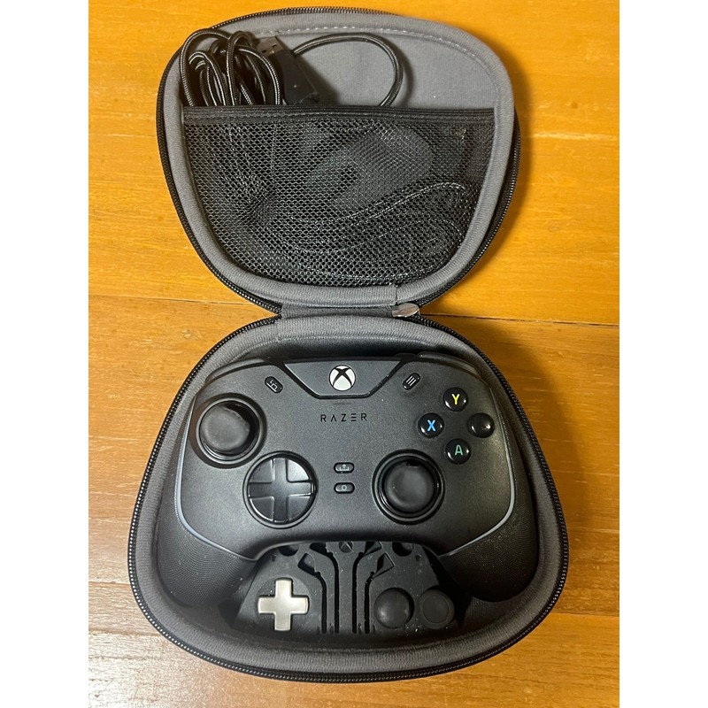 Razer Wolverine V2 Chroma Wired Gaming Controller Xbox Series X S PC RZ06-0401
