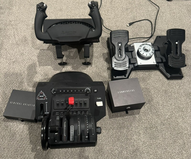 Honeycomb Alpha Flight Controls Yoke with Bravo Throttle Quadrant Bundle - Black