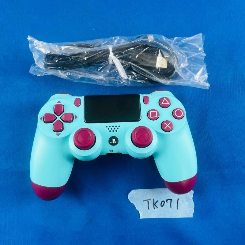 ◇TK071 Sony Dualshock 4 Wireless Controller Berry Blue Limited color Tested Work