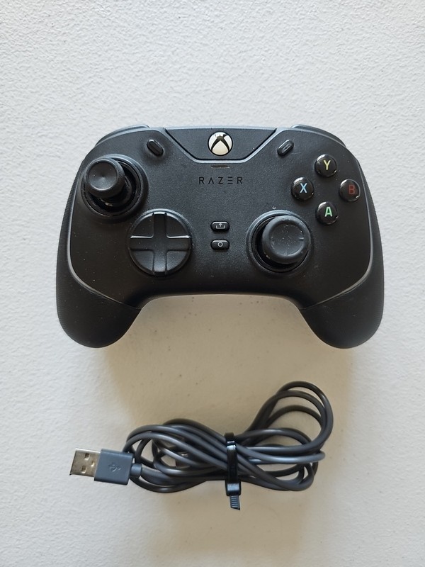 Razer Wolverine v2 Chroma Wired Controller Xbox/PC Black RZ06-0401 | TESTED