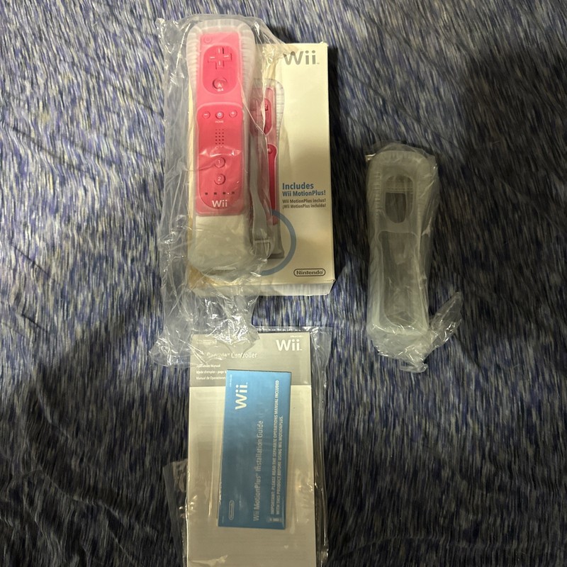 Nintendo Remote Plus (RVLAPNPA) Motion Controllers